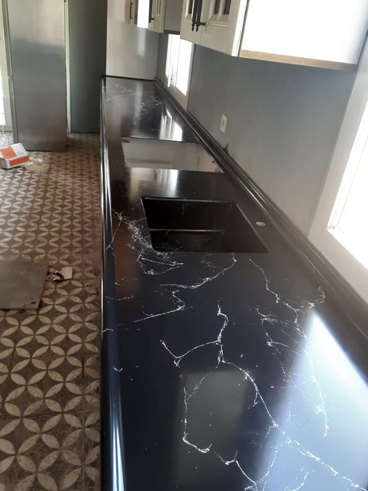 Mutfak ve Banyo İçin Şık ve Dayanıklı Çözüm: Akrilik Tezgah Uygulamaları